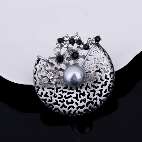 Popular Hollow Rhinestone Pearl Brooch - Image 2