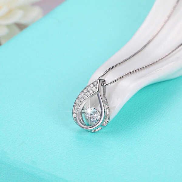 S925 Sterling Silver Clavicle Chain Necklace Simple Jewelry, Beating Heart, Micro-Inlaid Smart Pendant - Image 3
