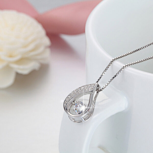 S925 Sterling Silver Clavicle Chain Necklace Simple Jewelry, Beating Heart, Micro-Inlaid Smart Pendant - Image 4