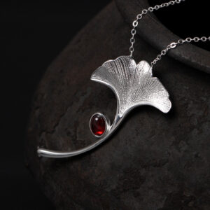 S925 silver leaf inlaid garnet pendant