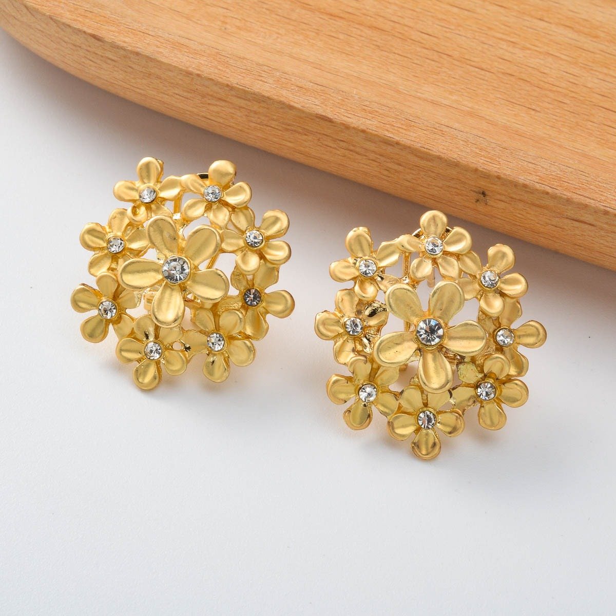 European And American Trendy Floral Jewelry Adorned With Diamonds - Image 4