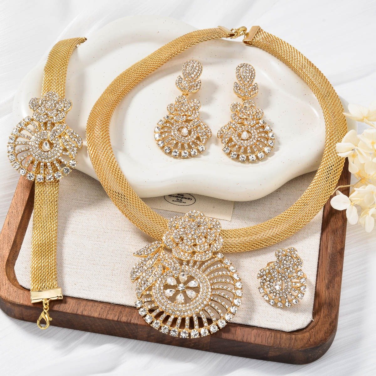 Dramatic Fan-shaped Flower Gold Pendant With Diamonds - Image 2