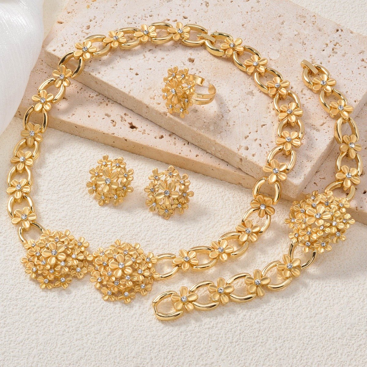 European And American Trendy Floral Jewelry Adorned With Diamonds - Image 3