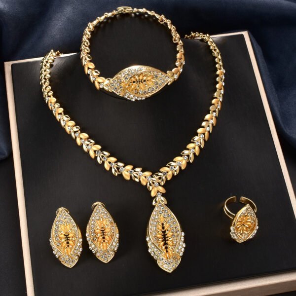 03abaf49-49b5-4d8c-91f8-ea7a4bdd9f4b.jpg Middle Eastern-style Bridal Jewelry Set