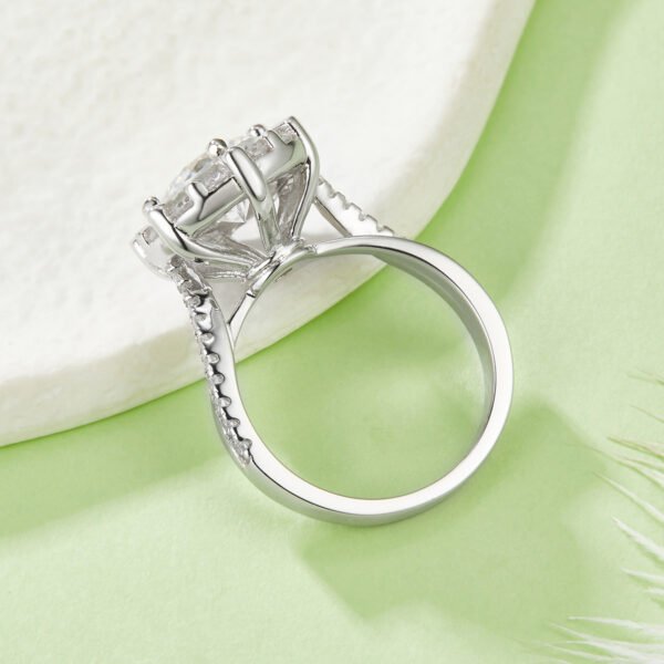 089076d3-558d-4c75-bb3b-d86cb1fe78a3.jpeg S925 Sterling Silver 2ct Moissanite Ring
