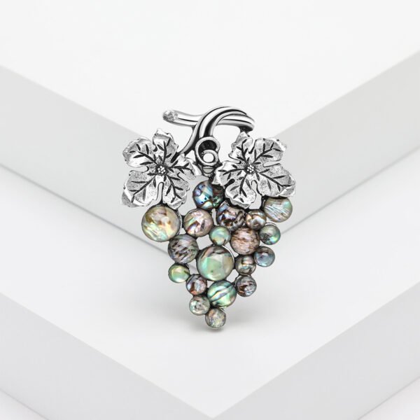 Fashion Creative Alloy Grape Brooch