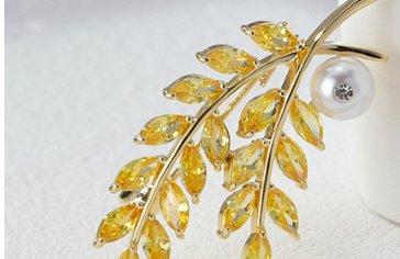 1730792676292431872.jpg High-grade Leaf Pearl Brooch For Women