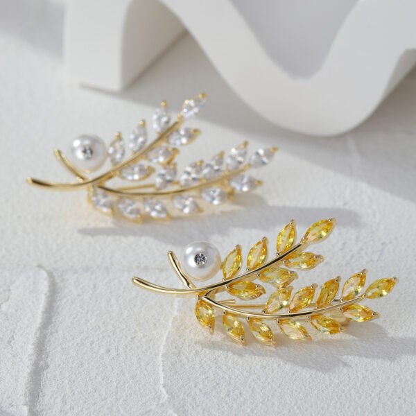 1730792676674113536.jpg High-grade Leaf Pearl Brooch For Women