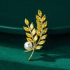 1730792677093543936.jpg High-grade Leaf Pearl Brooch For Women