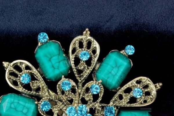 19c11c0e-42ff-4526-8f90-efcac6813575.jpg Fashionable Geometric Diamond Brooch