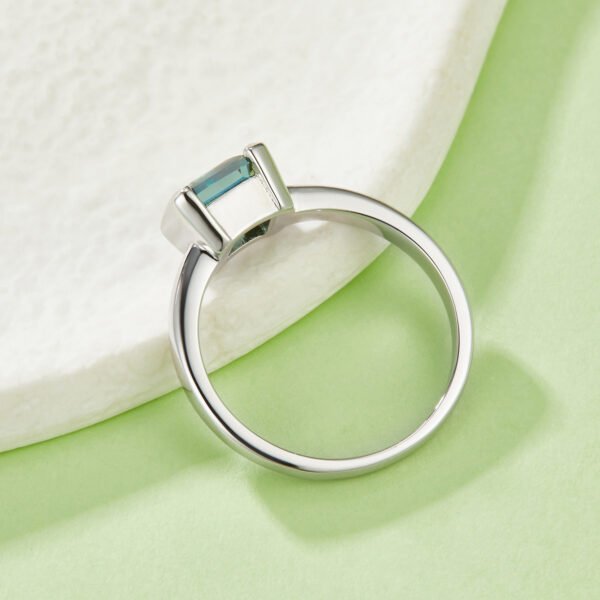20aed9d5-5cb6-4c85-ad56-4520c773d5a7.jpeg S925 Sterling Silver 1ct Green Moissanite Ring