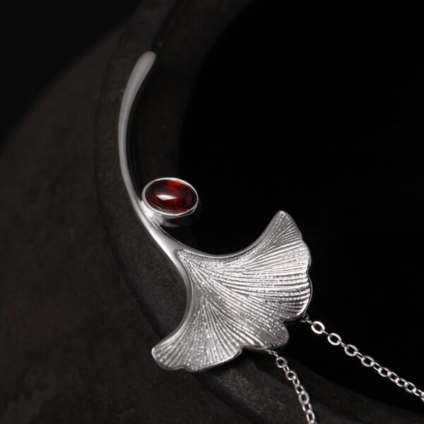 S925 silver leaf inlaid garnet pendant