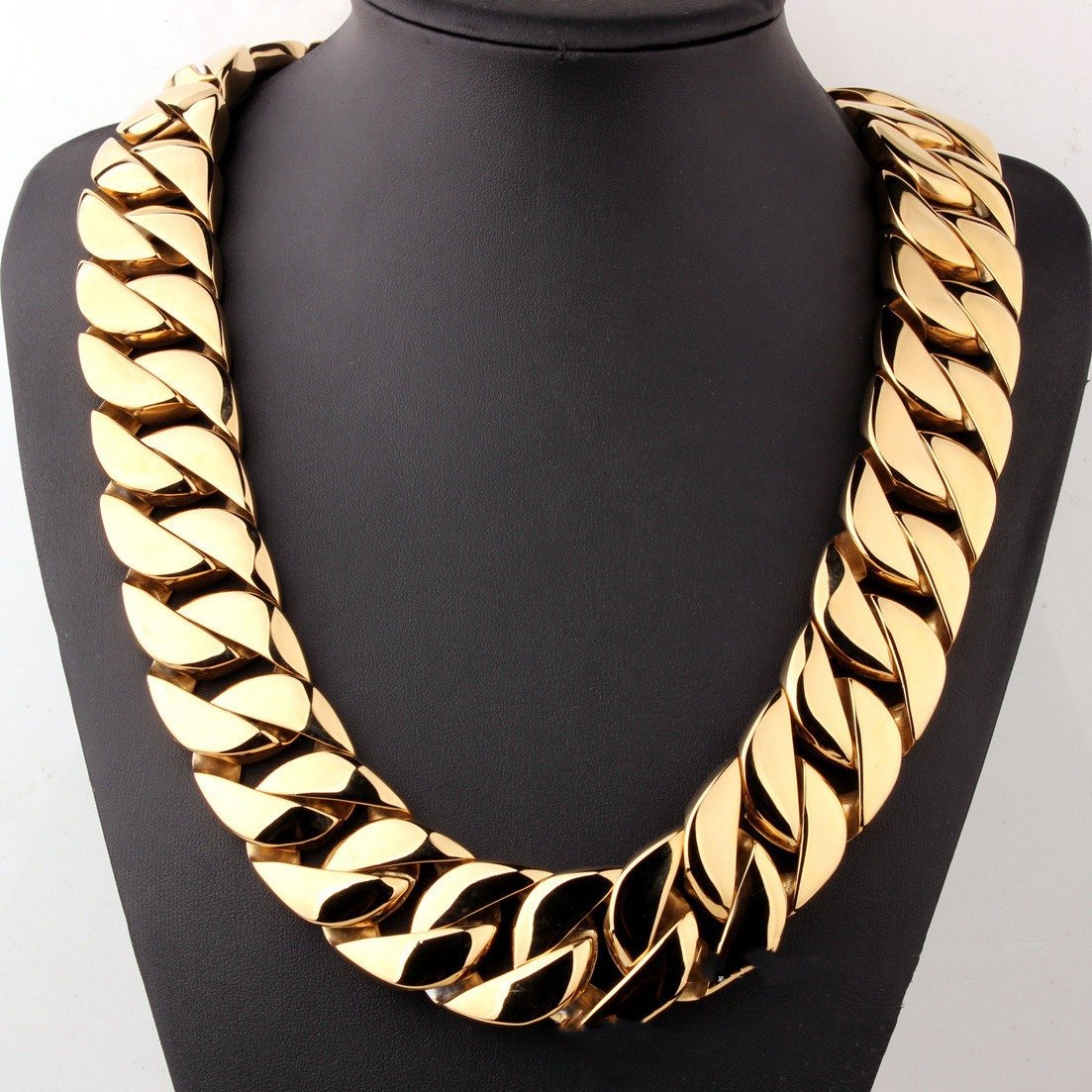 3152819d-1679-45ea-827c-aba9e46e2285.jpg Men’s Titanium Steel Vacuum Plating Necklace