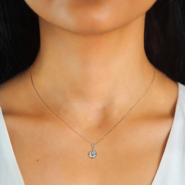 35f5650a-2280-40d6-b15a-6c519b9cfcc8.jpg 925 Silver Moissanite Necklace