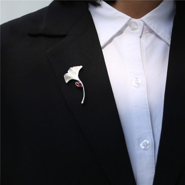 S925 silver leaf inlaid garnet pendant