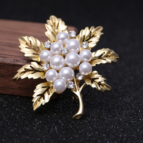 3b3435df-0c1d-4780-bd97-e05509c27949.jpg Leaves Matte Brooch Pearl Fashion Retro Rhinestone Pin
