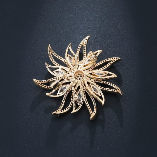 3c06483f-3ff8-4fa4-a93b-213d47e2f334.jpg Flame Wreath Brooch