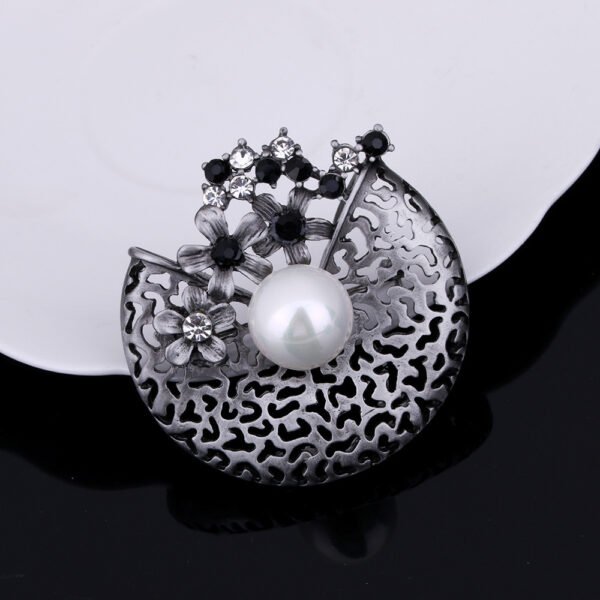 3c738f48-a603-47f6-9556-6e8bd7a35dc7.jpg Popular Rhinestone Pearl Brooch