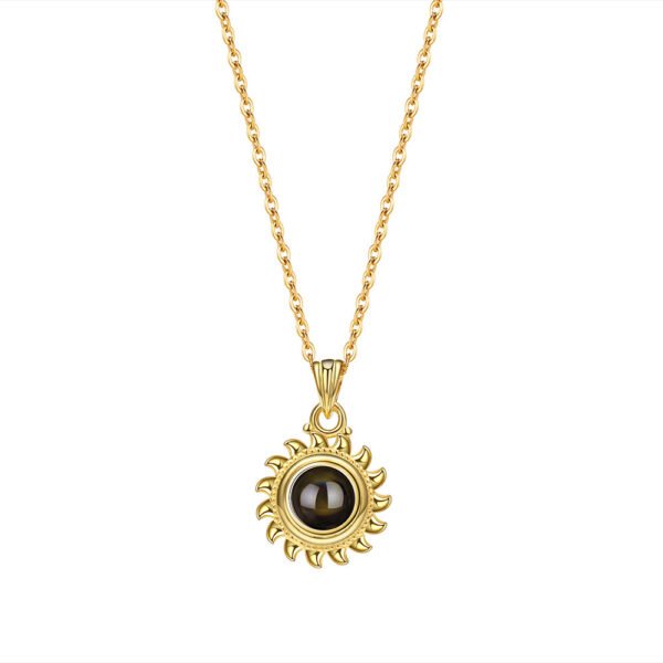 3d52603d-087e-4b92-a437-093c7eb12271.jpg Language SUNFLOWER Projection Necklace