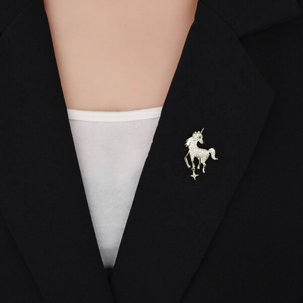 3f77e283-83d0-4e4d-be9b-9f00055bc8c8.jpg Fashion Unicorn Brooch