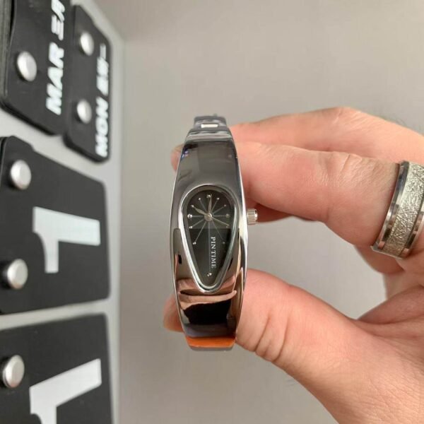 45caa51d-4692-44ec-835d-4ae19b1a4a48.jpg Retro Niche-design Watch