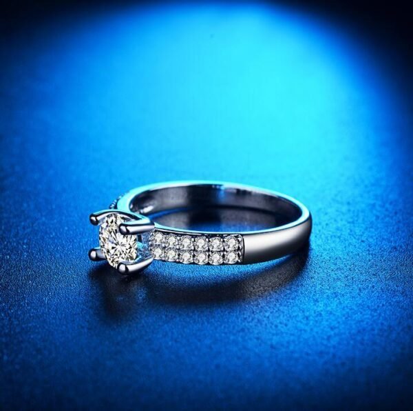 565145204792.jpg Handmade female zircon ring