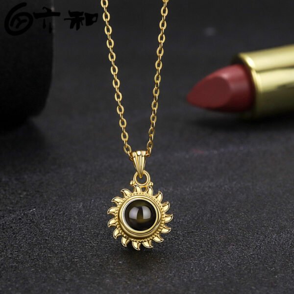 588c268c-8075-46f7-aa54-ccc36ab158a1.jpg Language SUNFLOWER Projection Necklace