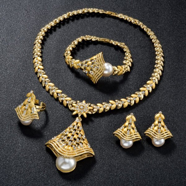 70cd3bd4-8a38-4033-bda4-07835fca9bd5.jpg Gold-Plated Leaf Necklace 18k