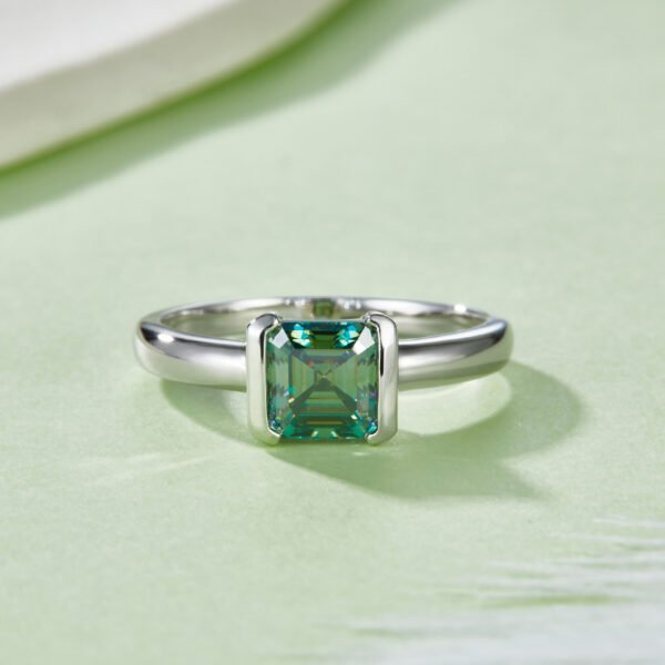 74c6cdcf-665d-4ee7-85b7-49117eb641ee.jpeg S925 Sterling Silver 1ct Green Moissanite Ring