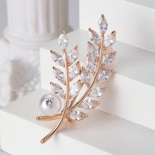 76ad77b6-a2c1-49f1-ac9c-ab5c10602be0.jpg High-grade Leaf Pearl Brooch For Women