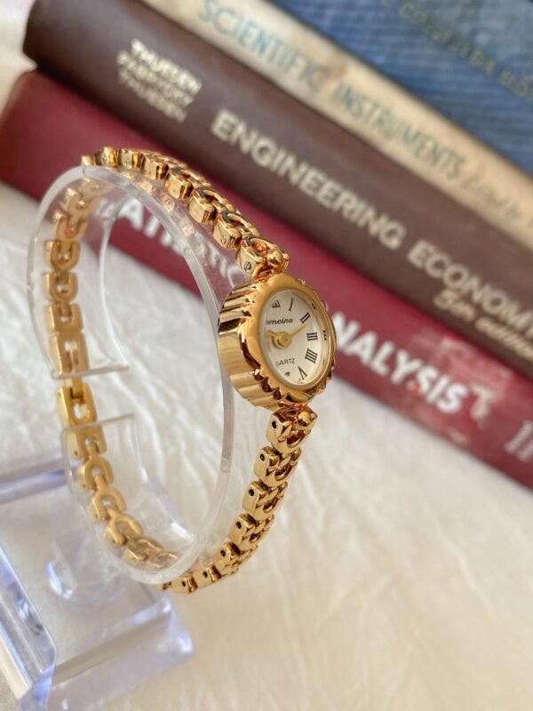 7f45e70b-c667-4192-a1bd-6d4f8176f3c7.jpg Retro Bracelet Quartz Women's Watch