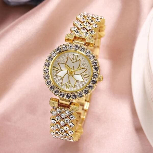 84776f6b-28af-4071-850c-cf5364519399.jpg Fashionable Bracelet Quartz Watch