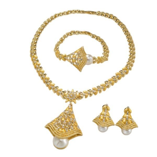 9780c30d-0eda-403e-b392-3cf69cc39967.jpg Gold-Plated Leaf Necklace 18k