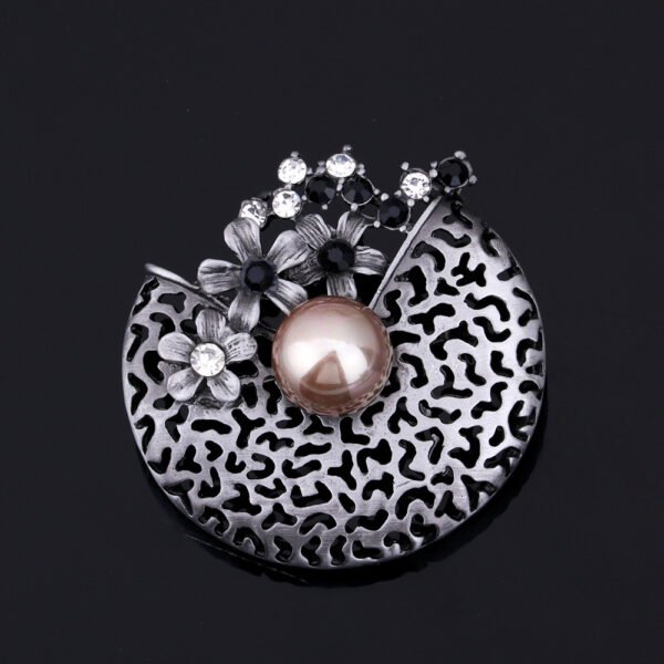 a158bb9c-046d-4582-be57-cd0b279d3de2.jpg Popular Rhinestone Pearl Brooch