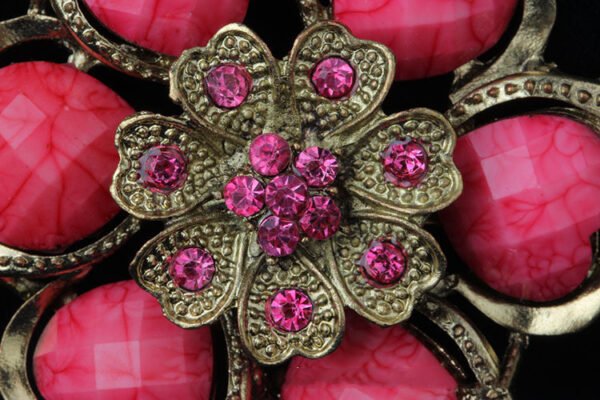 a1dbcb6e-39a9-415f-b93d-510cdf427675.jpg Fashion Diamond Brooch Rhinestone Love