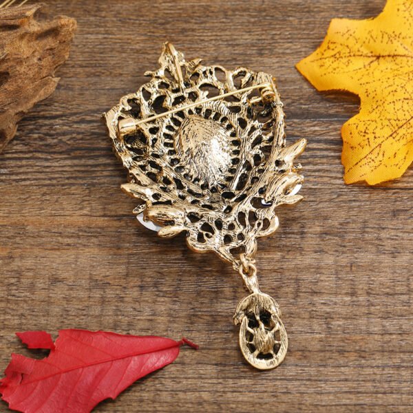 af4ae2a7-ebcb-4b0f-a273-293b94377488.jpg Retro Rhinestone Water Drop Brooch