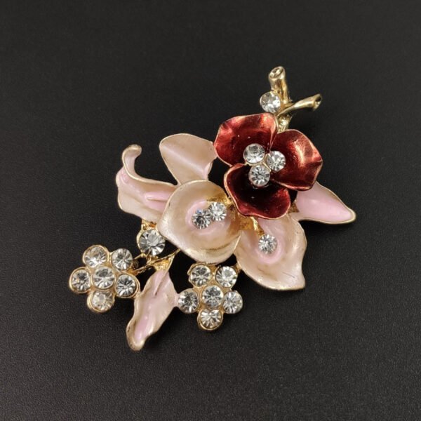 b6a76aa6-95ad-4d8e-8c01-498515b46ca1.jpg Diamond Flower Corsage Brooch Handmade Brooch