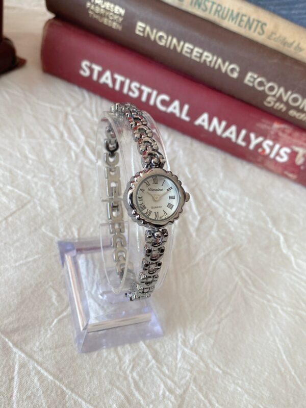 bd142a2b-9bea-40d5-9566-f0903fd4fc0b.jpg Retro Bracelet Quartz Women's Watch