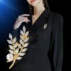 c0370234-baa7-4892-8917-a48dc9e858ee.jpg High-grade Leaf Pearl Brooch For Women