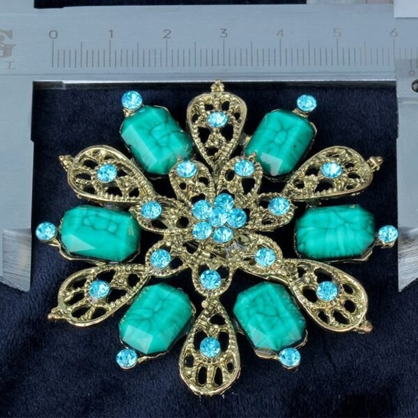 c5cc2cd2-3598-4ae1-a036-c0dbb59eeaf5.jpg Fashionable Geometric Diamond Brooch