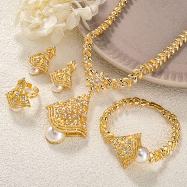 c989380d-4031-4974-bdc1-a9b075d9489a.jpg Gold-Plated Leaf Necklace 18k
