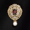 ca4001ab-4f8e-4257-952f-6fc97f251d0c.jpg Fashion Geometric Zircon Corsage