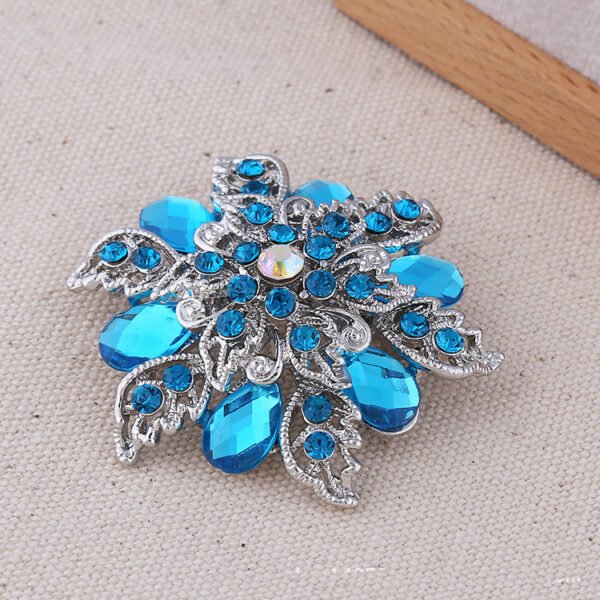 d32b5a77-d153-4b9c-bf8d-16990ce533d2.jpg Turquoise Silver Crystal Rhinestone Flower Brooch Pin