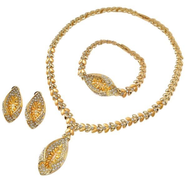 d6559c28-44f6-485f-bd94-72185ca8b1f2.jpg Middle Eastern-style Bridal Jewelry Set