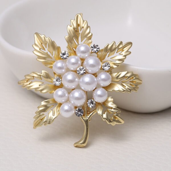 df21d7c1-ebd4-4656-a1f5-4cb998d4f5ff.jpg Leaves Matte Brooch Pearl Fashion Retro Rhinestone Pin