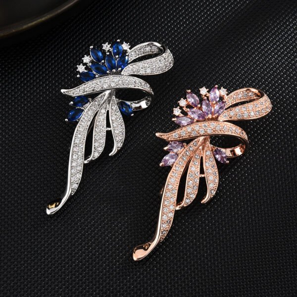 e0626f93-cedd-4134-8456-4ff53d82092d.jpg European And American High-grade Large Pin Brooch