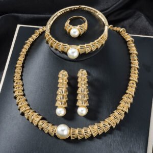 e89bb3b0-8822-4699-bf81-af243f5089ab.jpg Vintage Jewelry Gold Hollow-Out Pearl Jewelry Four-Piece Set