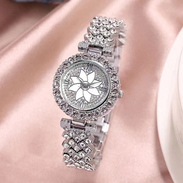 e9f04b5a-e8a0-4d78-b39f-f433427ba981.jpg Fashionable Bracelet Quartz Watch