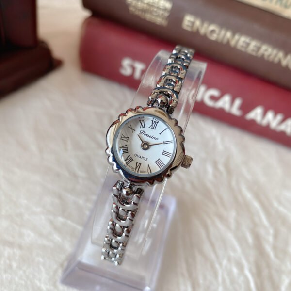 ece67567-c74e-4e37-acde-fdada0b36cfd.jpg Retro Bracelet Quartz Women's Watch