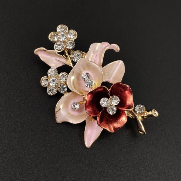 ef17b725-6741-4241-84a5-aa899d5bd1a8.jpg Diamond Flower Corsage Brooch Handmade Brooch